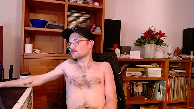 _whoisthatguy_'s cam snapshot