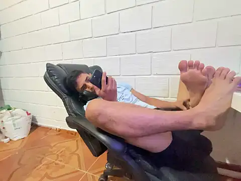 Max_TheHorseDick live sex cam