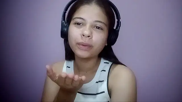 AuroraMacintosh's cam snapshot