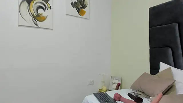 Mia_smith_x1's cam snapshot