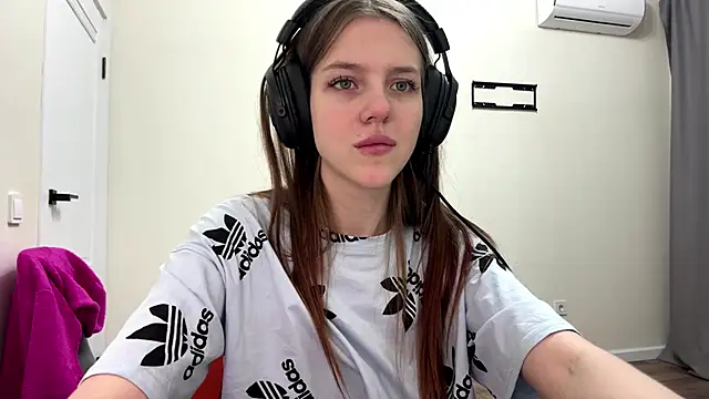 Elira_Breeze's cam snapshot