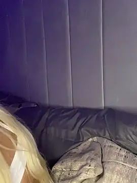 MaisieMae's cam snapshot