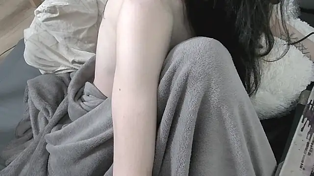 CeriseLapine live sex cam