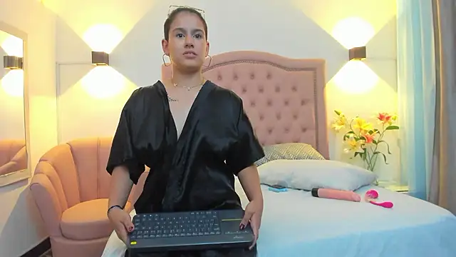 Aurarouse's cam snapshot