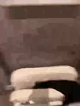 HiddenHoneyLDN's cam snapshot