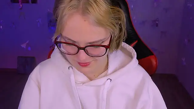 madeline_doll's cam snapshot