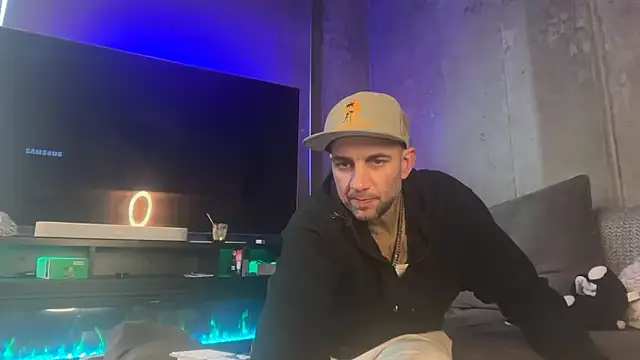 chloesactingout's cam snapshot