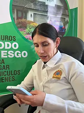 Alysson-- live sex cam