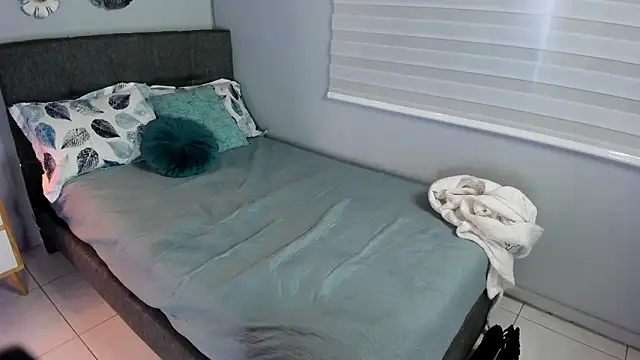 luna_celeeste_'s cam snapshot