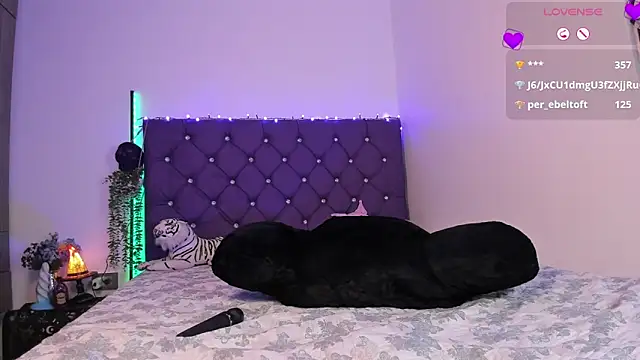 LadyAvalon's cam snapshot