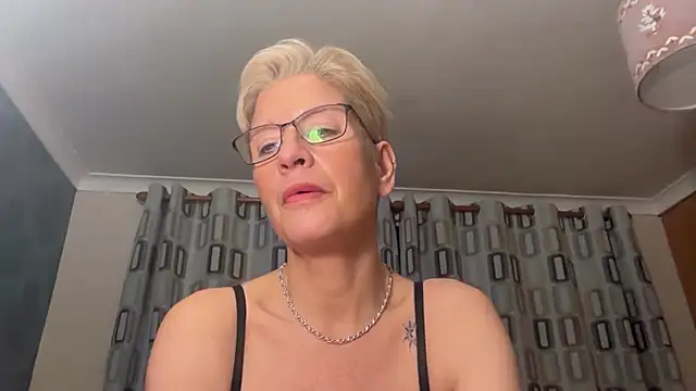 JennyHazel1's cam snapshot