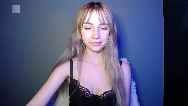 LuciaYoung's cam snapshot