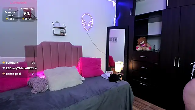 Nina_curves's cam snapshot