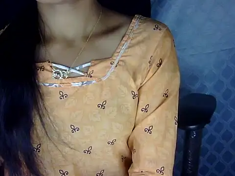 Khushi_v's cam snapshot