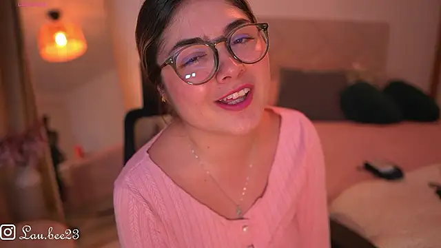 Lau_Bee live sex cam