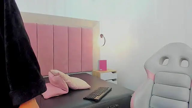 Emilia_Bons's cam snapshot