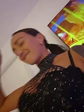 Ninabigtitied's cam snapshot