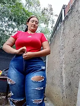 young_dairy01's cam snapshot