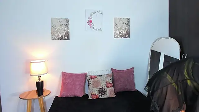 SarahCinnamon-'s cam snapshot