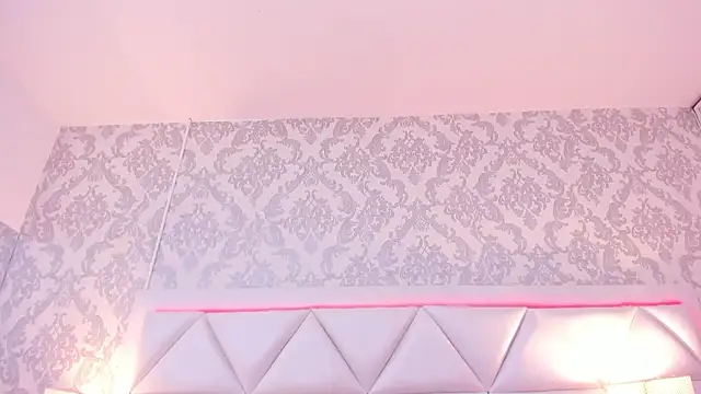 GabyMoreau's cam snapshot