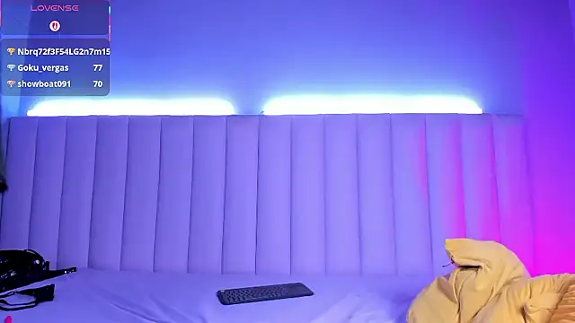 theladymonserrateshow's cam snapshot