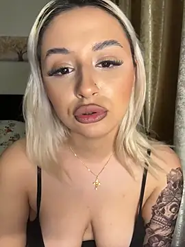 Kylie_One's cam snapshot