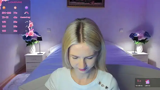 Julie_Blaze's cam snapshot