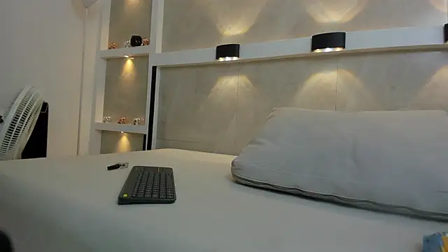 isaa_stone live sex cam