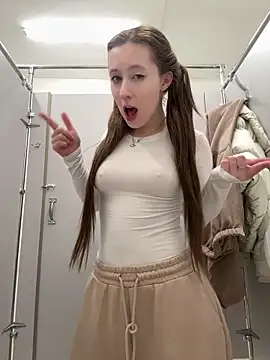 FroggyAnna live sex cam