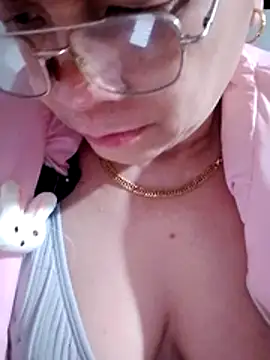 small-house123's cam snapshot