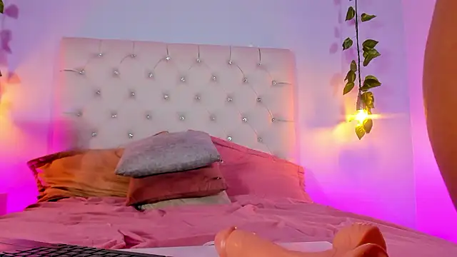 Isabella_Flowers live sex cam