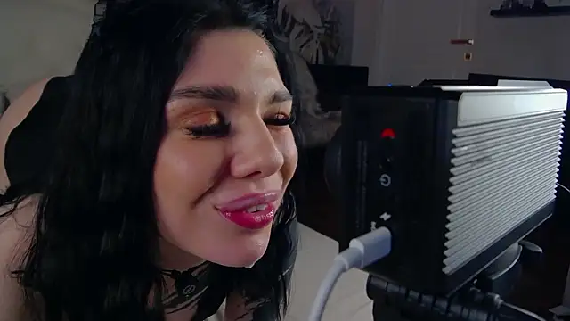 MaeveMoon live sex cam