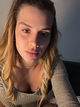 EmiliaCatalina's cam snapshot