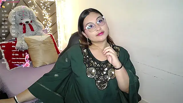 heluejamil's cam snapshot