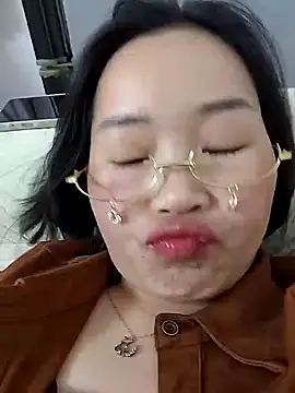 __BingBing__'s cam snapshot