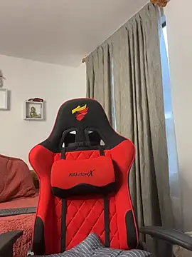 Ezzio_Scolaro live sex cam