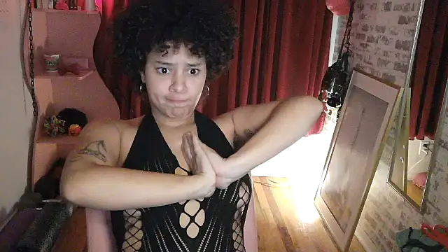 PrettyLittleProblem's cam snapshot