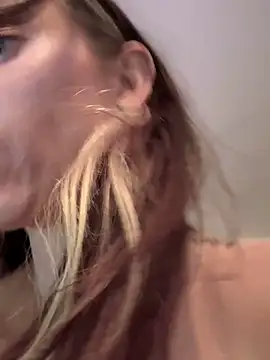 DallasAria's cam snapshot