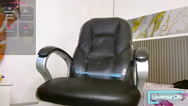 Dyla_n18 live sex cam