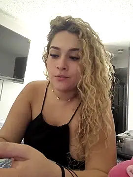 Sara_smiiith211's cam snapshot