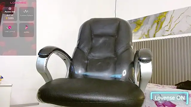 Dyla_n18 live sex cam