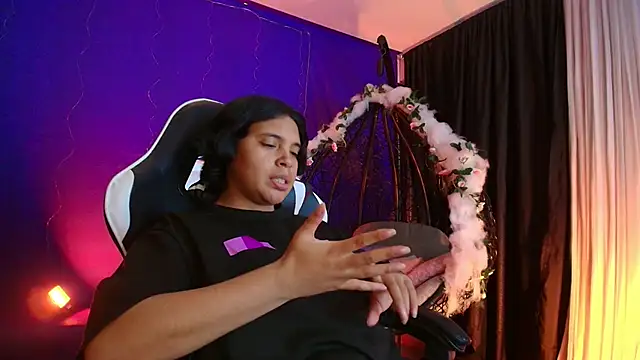 Emmapark_'s cam snapshot