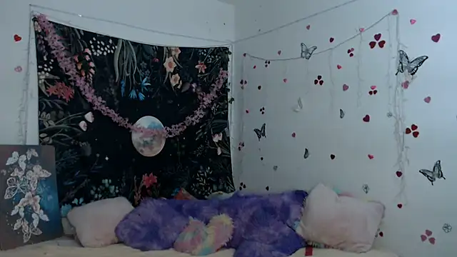 Emillyy_m's cam snapshot