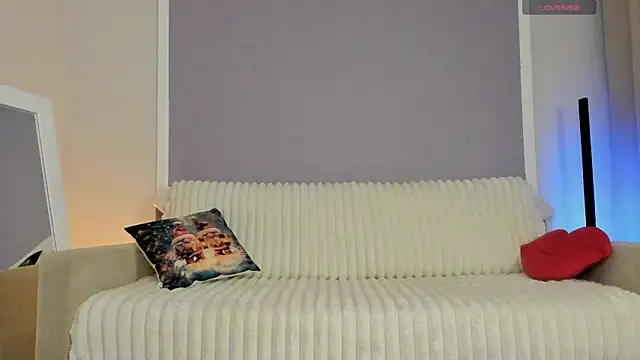 Monika-peach's cam snapshot