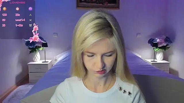 Julie_Blaze's cam snapshot