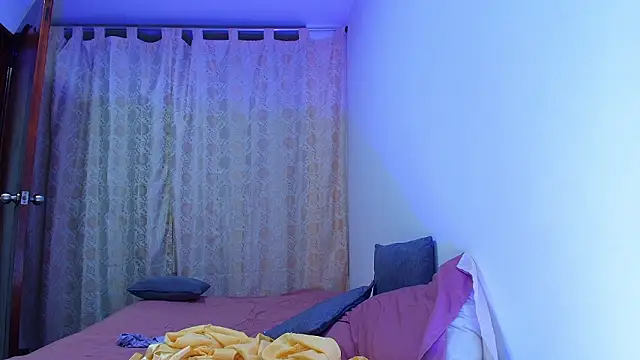 Tinny_and_Candy's cam snapshot