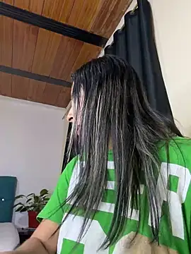 Cami_Leon2's cam snapshot