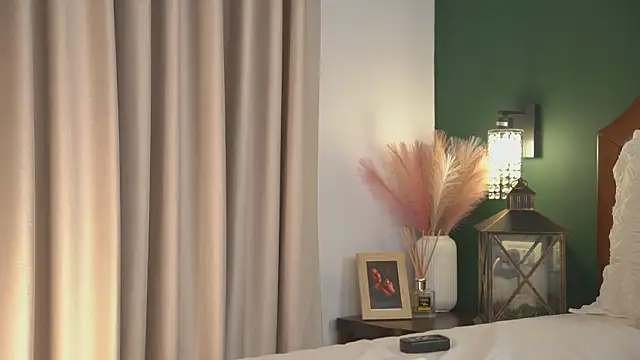 Alyonaqueen_'s cam snapshot