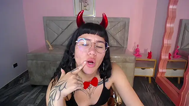 luciana_ch_2's cam snapshot