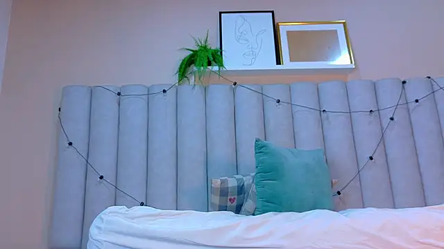 RiriiBrunette__'s cam snapshot